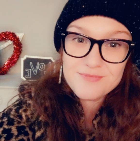 Meet your Posher, Jessica - Picture 3 of 5